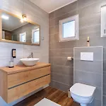 Apartment Deluxe *