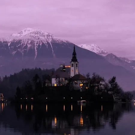 Deluxe * Bled